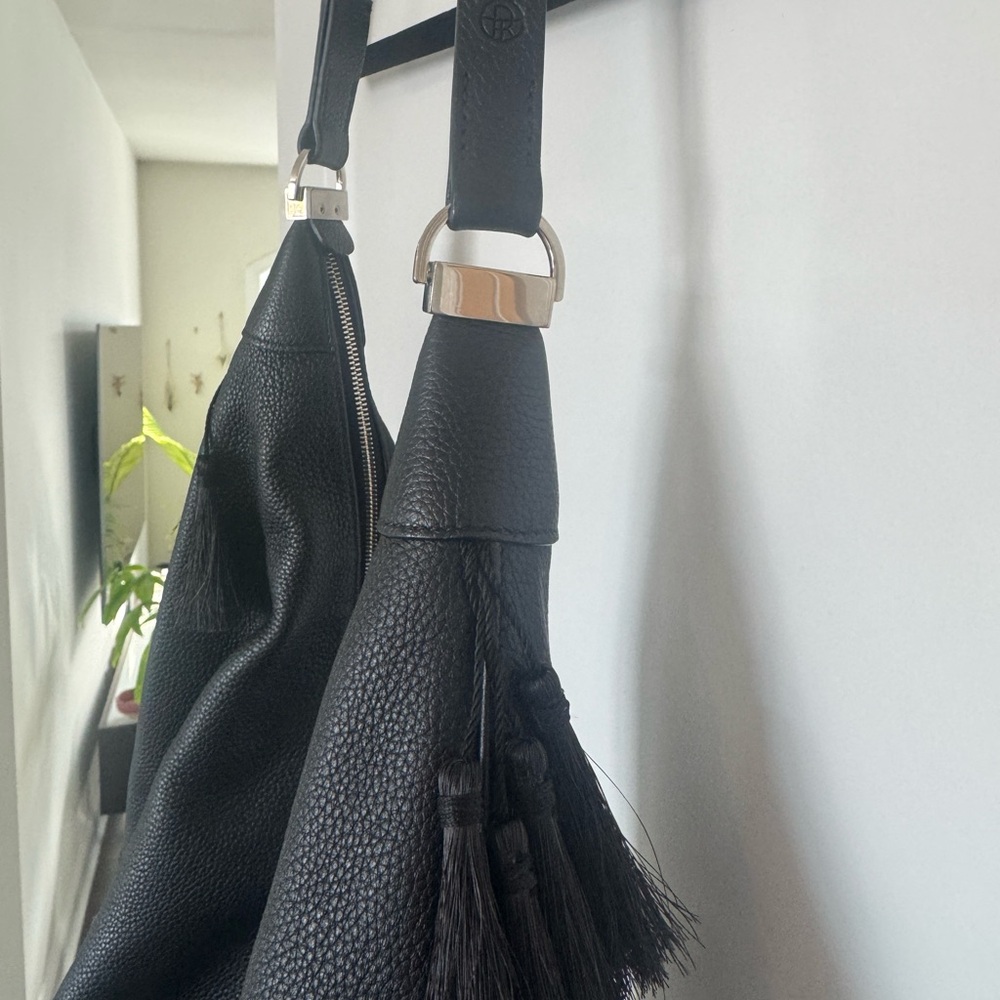 THE ROW Sling Hobo 15 Leather Bag - Picture 4 of 10